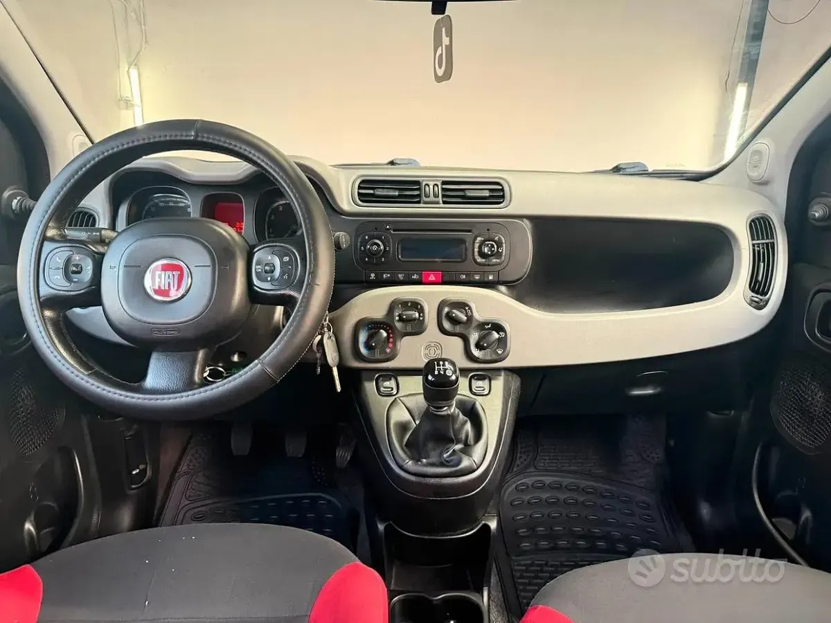 Usata Fiat Panda Lounge 80 CV (58 kW) 2013 Viola Utilitaria