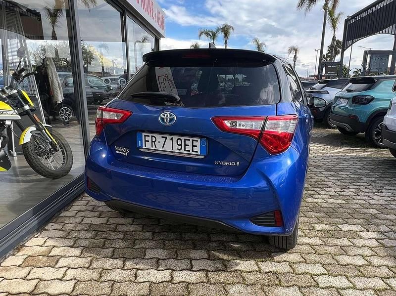 Usata Toyota Yaris Hybrid Edition 73 CV (53 kW) 2018 Blu/azzurro Berlina