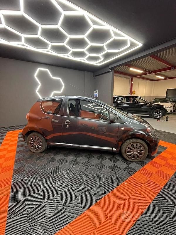 Usata Toyota Aygo 68 CV (50 kW) 2010 Grigio Utilitaria