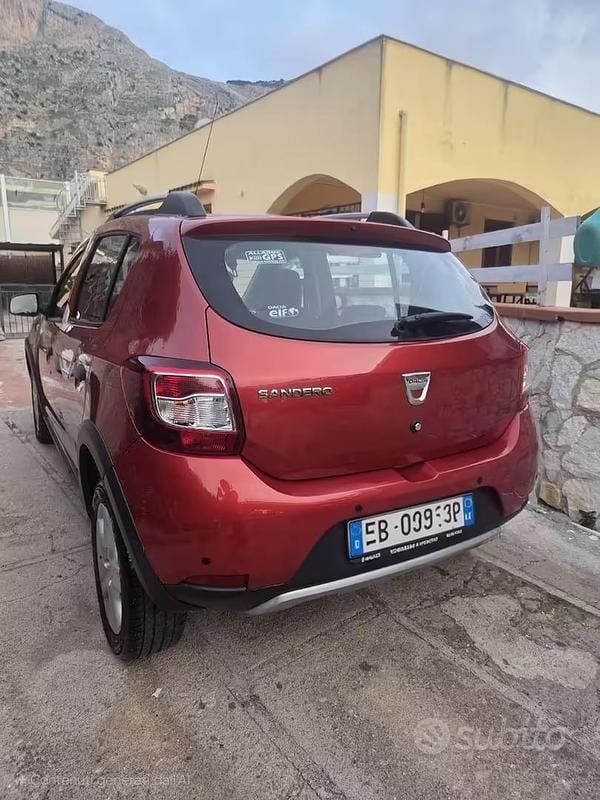 Usata Dacia Sandero Stepway 90 CV (66 kW) 2015 Berlina