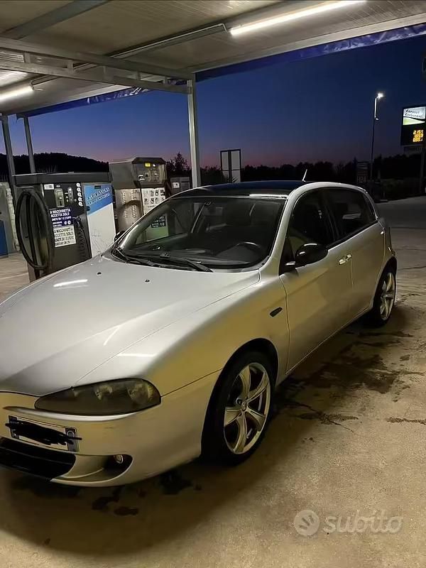 Usata Alfa Romeo 147 120 CV (88 kW) 2008 Grigio Utilitaria