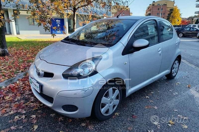 Bianco Usata 2010 Toyota Aygo Due volumi | 3300 € (Ottimo prezzo) - Immagine 1/4