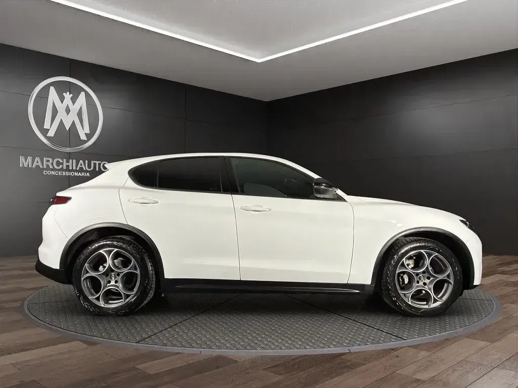 Usata Alfa Romeo Stelvio Sprint 160 CV (117 kW) 2023 Bianco pastello SUV