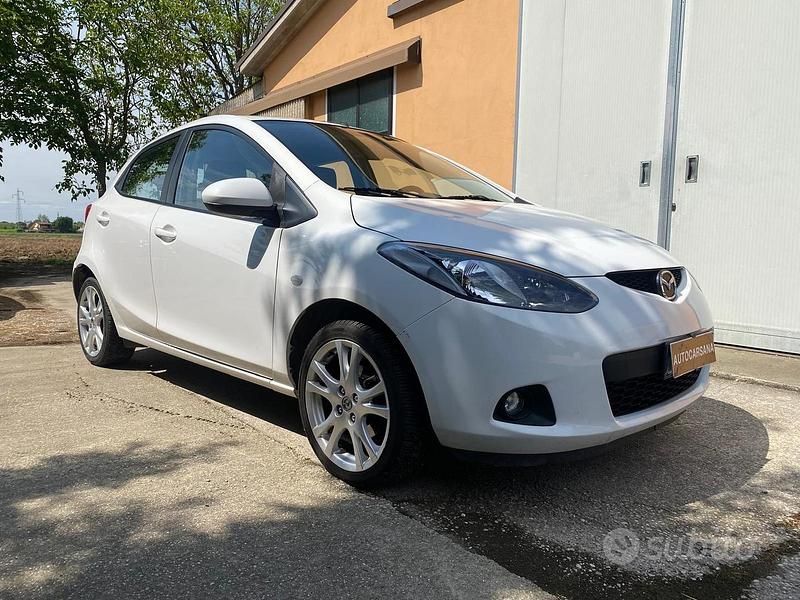 Usata Mazda 2 68 CV (50 kW) 2008 Bianco Berlina