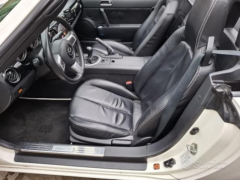 Usata Mazda MX5 126 CV (92 kW) 2008 Cabrio