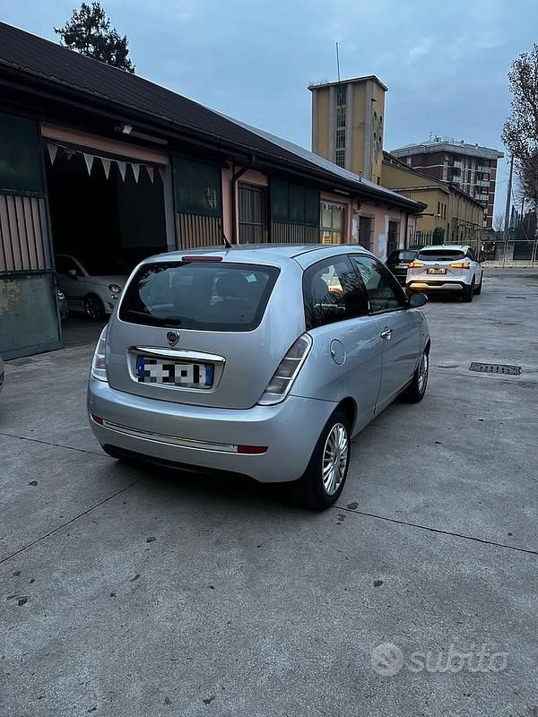 Usata Lancia Ypsilon 60 CV (44 kW) 2008 Grigio Utilitaria