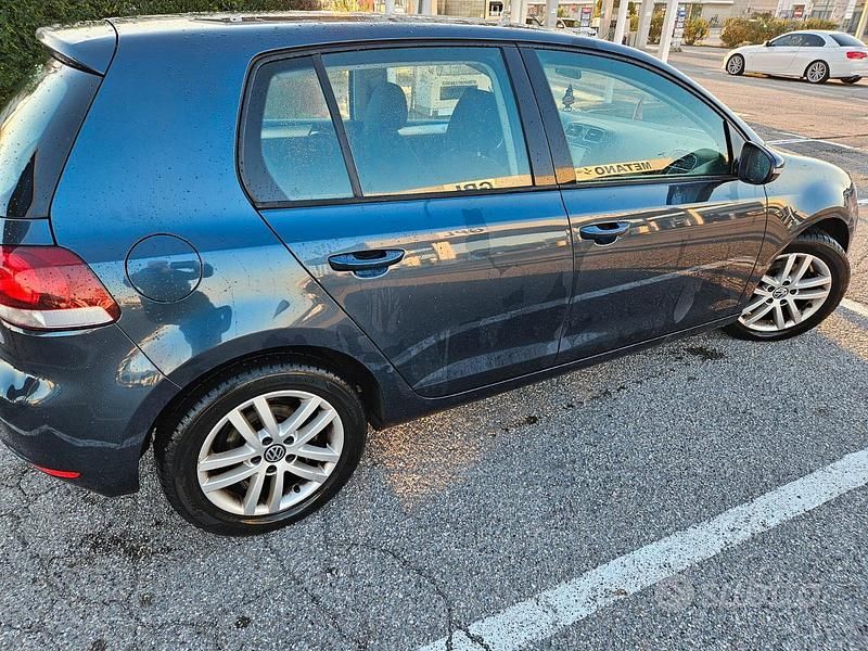 Usata VW Golf VI 102 CV (75 kW) 2010 Blu Utilitaria