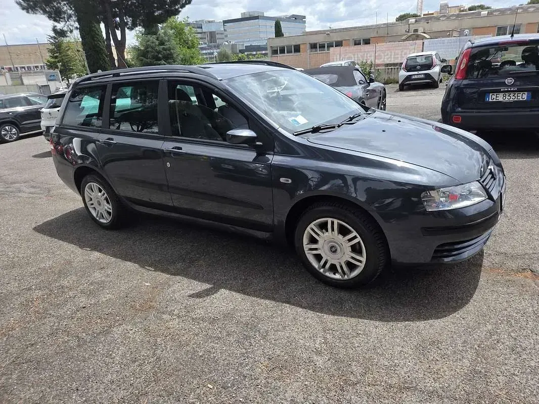 Usata Fiat Stilo Dynamic 103 CV (75 kW) 2005 Grigio Station wagon