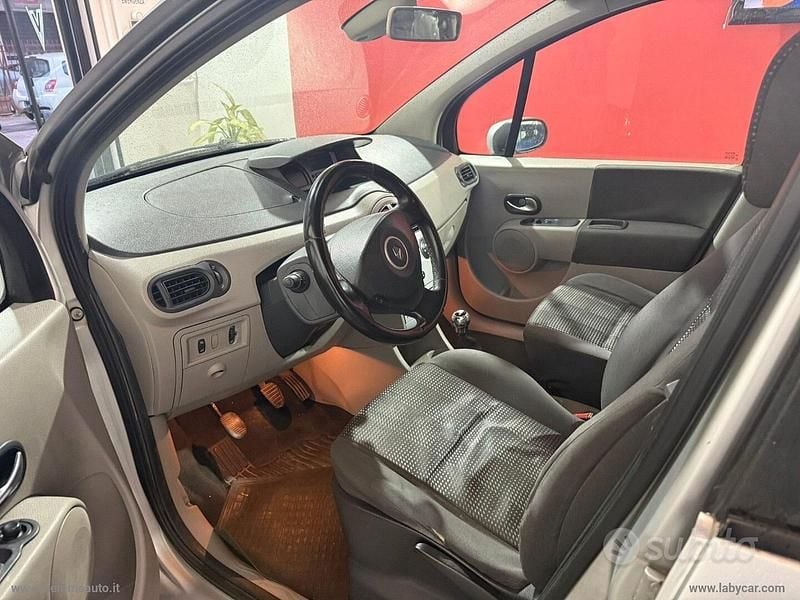 Usata Renault Modus Dynamique 70 CV (51 kW) 2006 Grigio Monovolume