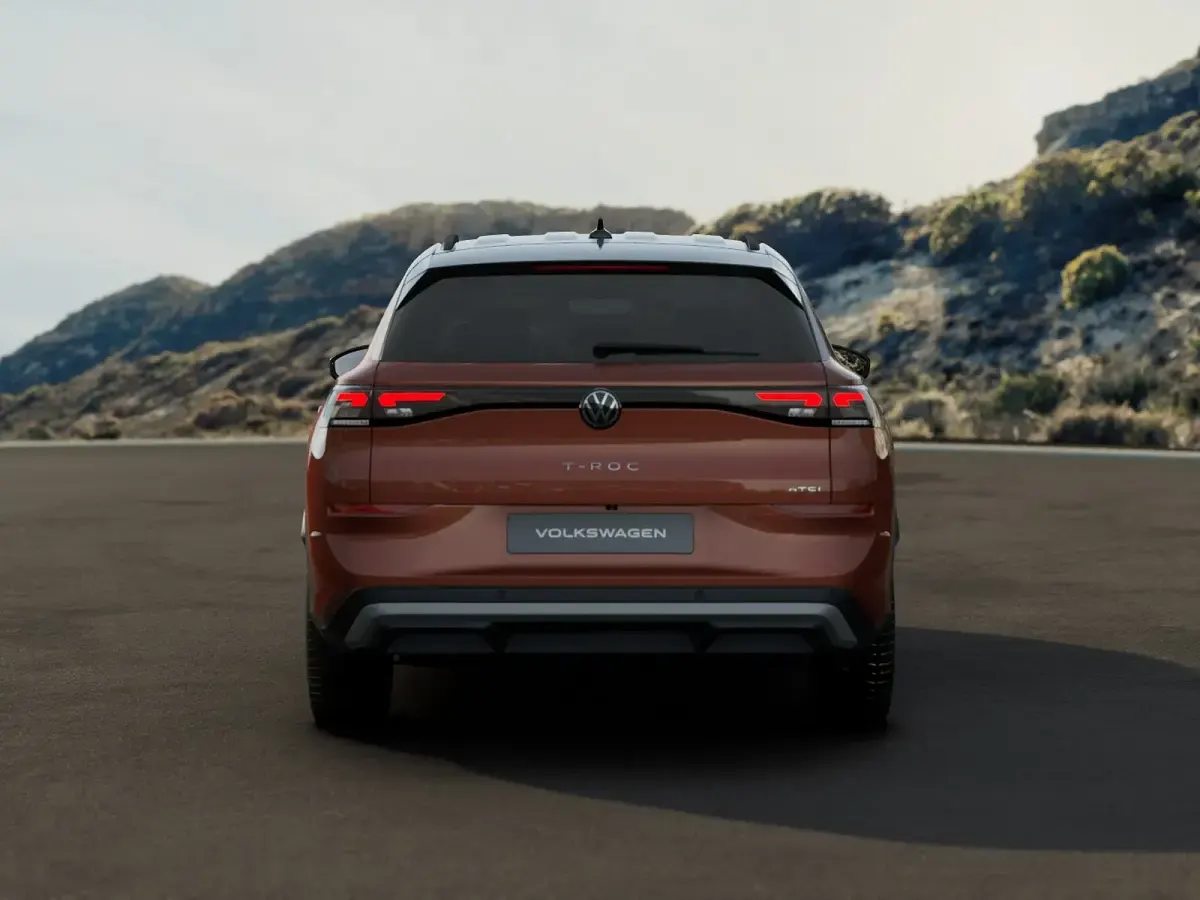 Nuova VW T-Roc Life 115 CV (84 kW) 2026 Flame red metallizzato nero SUV