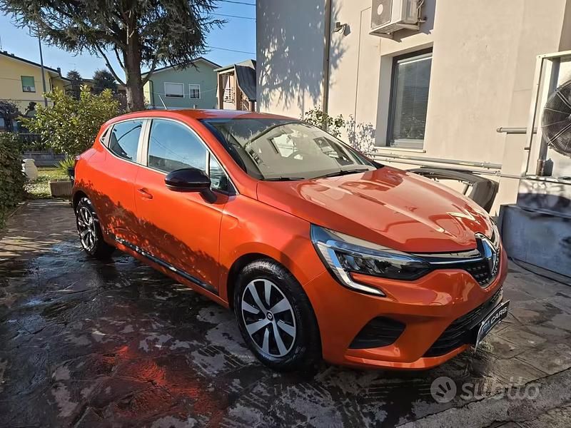 Usata Renault Clio V 66 CV (48 kW) 2023 Arancione Berlina