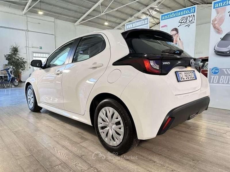 Usata Toyota Yaris Hybrid Business Edition 92 CV (67 kW) 2022 Bianco pastello Berlina