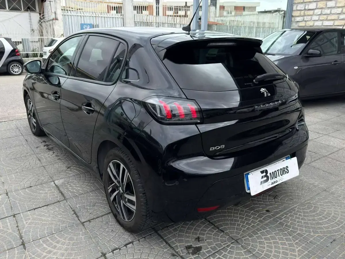 Usata Peugeot 208 Allure 101 CV (74 kW) 2021 Nero Utilitaria
