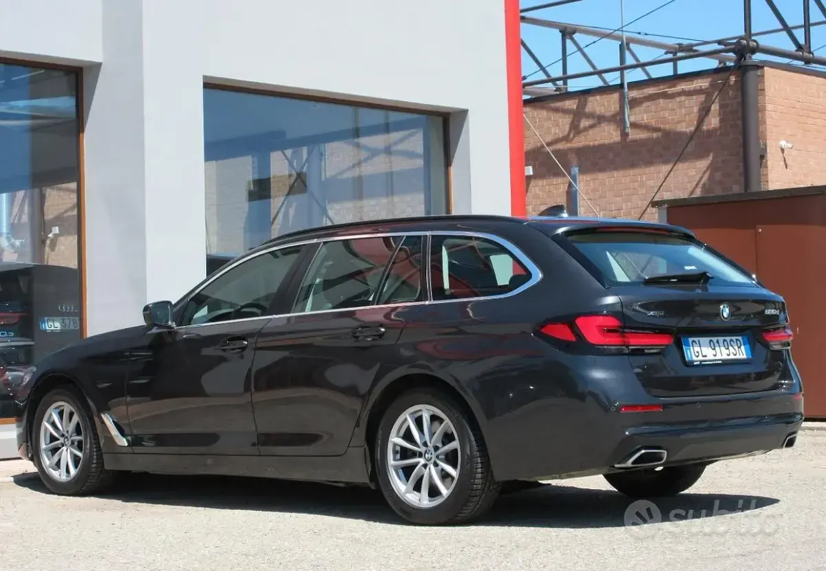 Usata BMW 520 190 CV (139 kW) 2022 Sophistograu metallic Berlina