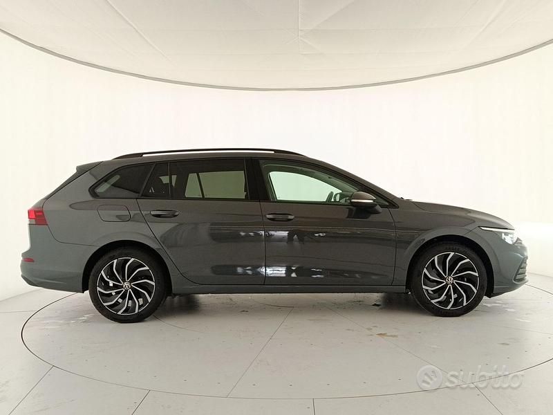 Usata VW Golf VIII Life 110 CV (80 kW) 2021 Grigio Station wagon