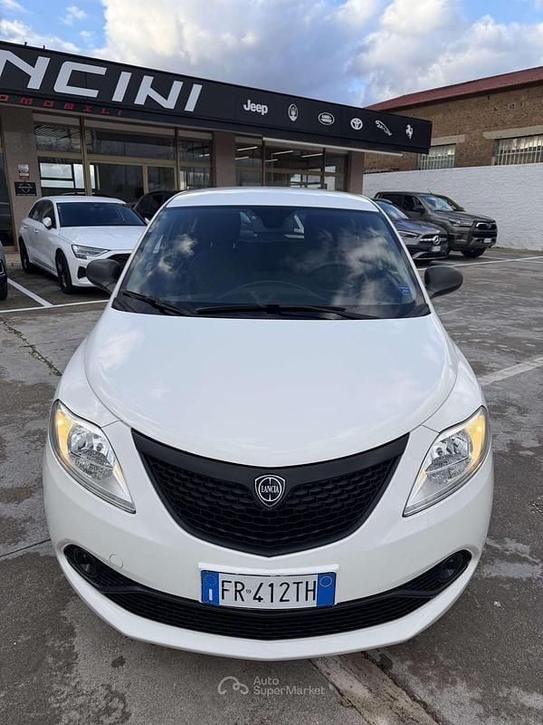 Usata Lancia Ypsilon 69 CV (50 kW) 2018 Bianco Utilitaria