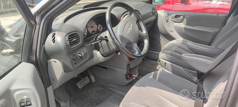 Usata Chrysler Voyager 150 CV (110 kW) 2005 Monovolume