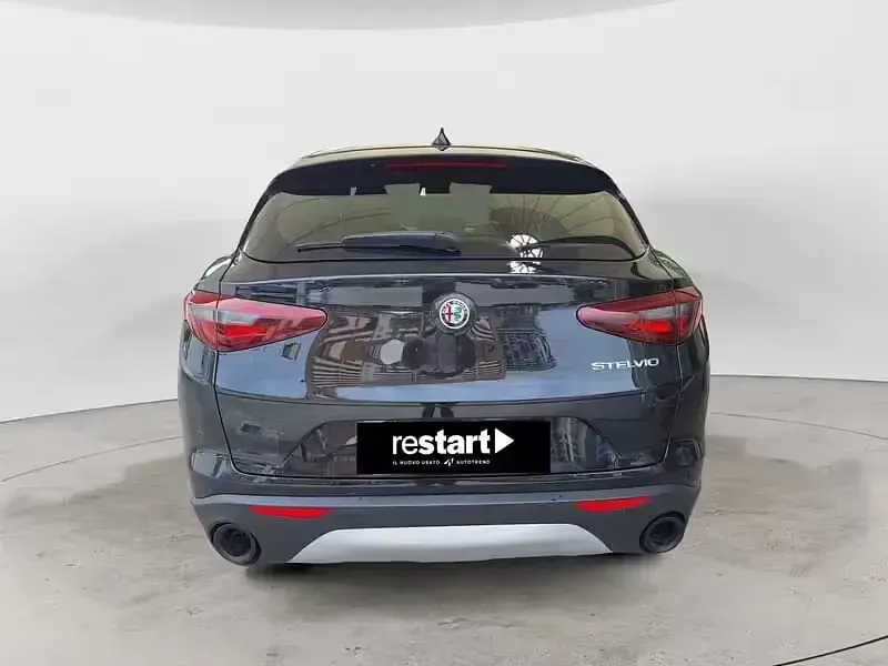 Usata Alfa Romeo Stelvio Business 160 CV (117 kW) 2022 Nero SUV