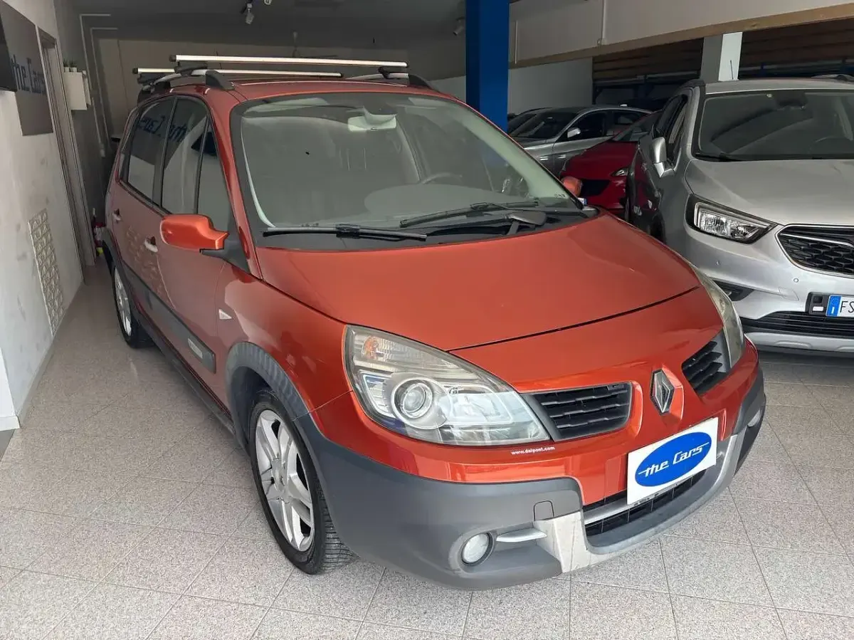 Usata Renault Scénic 131 CV (96 kW) 2009 Arancione Monovolume