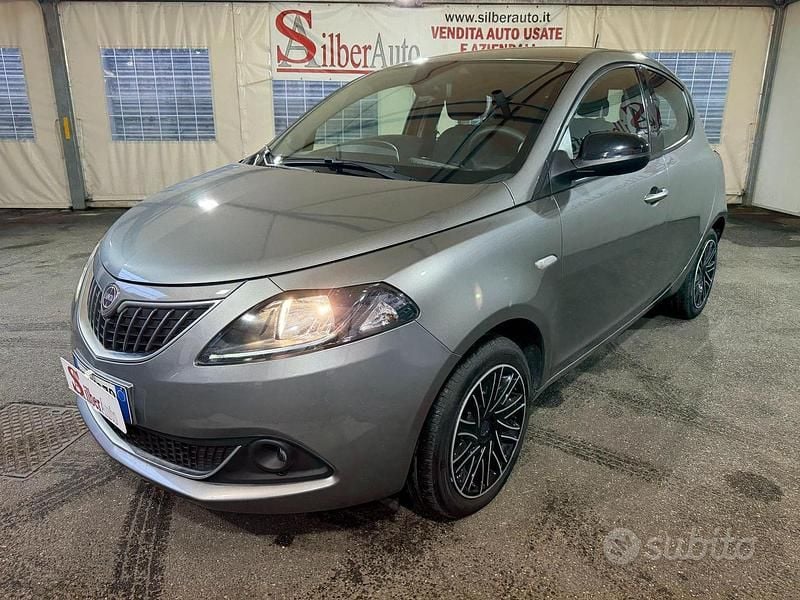 Usata Lancia Ypsilon Gold 70 CV (51 kW) 2022 Grigio Utilitaria