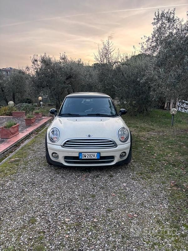 Usata Mini Cooper D 109 CV (80 kW) 2009 Bianco Utilitaria