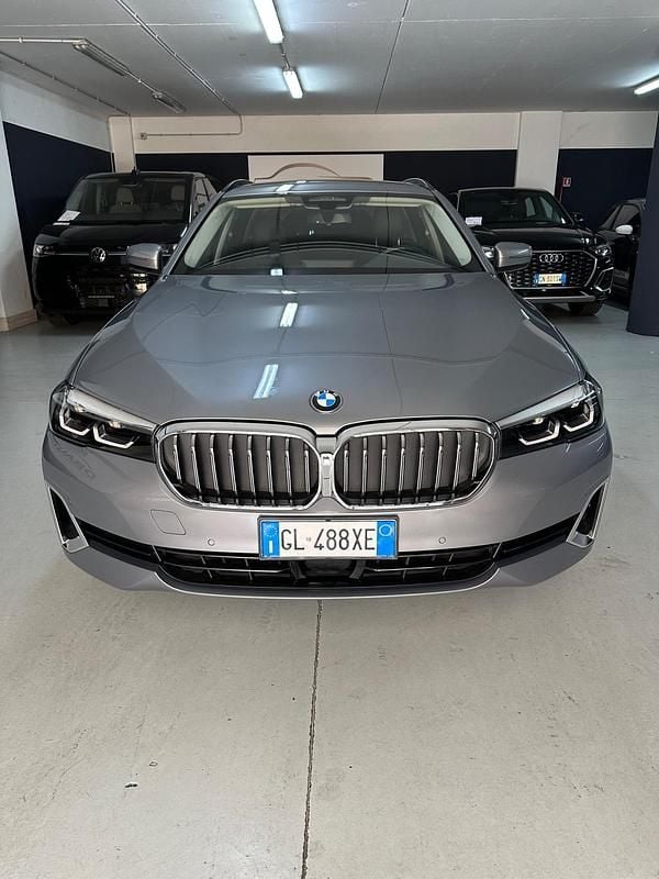 Usata BMW 520 Luxury Line 190 CV (139 kW) 2022 Argento Station wagon