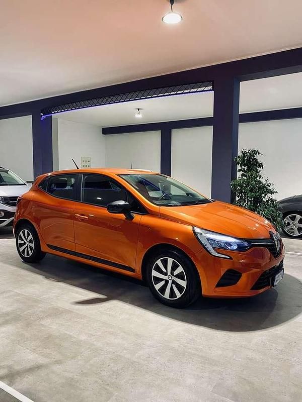 Usata Renault Clio V Life 65 CV (47 kW) 2023 Arancione Berlina