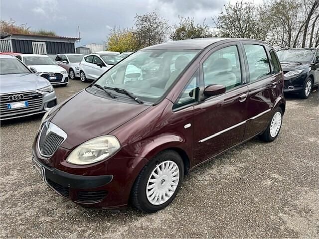 Rosso Usata 2006 Lancia Musa Monovolume | 2500 € (Buon prezzo) - Immagine 1/4