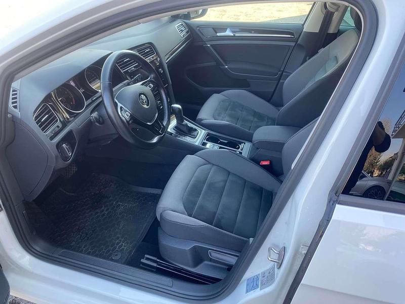 Begagnad VW Golf VIII Highline 131 HK (96 kW) 2020 Vit Sedan