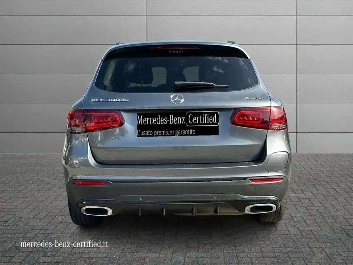 Usata Mercedes GLC300e Premium 306 CV (225 kW) 2021 Grigio selenite SUV