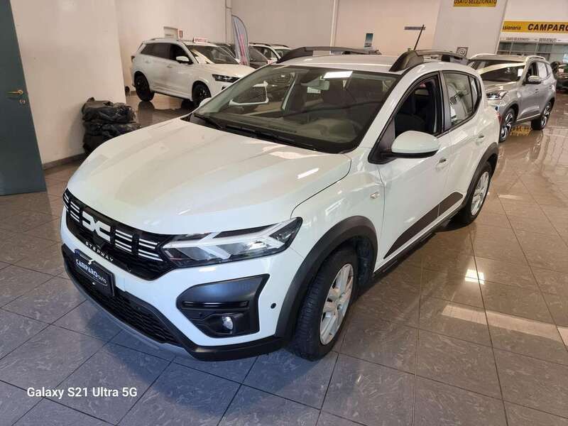 Bianco Usata 2024 Dacia Sandero Stepway Due volumi | 15.400 € (Buon prezzo) - Immagine 1/4