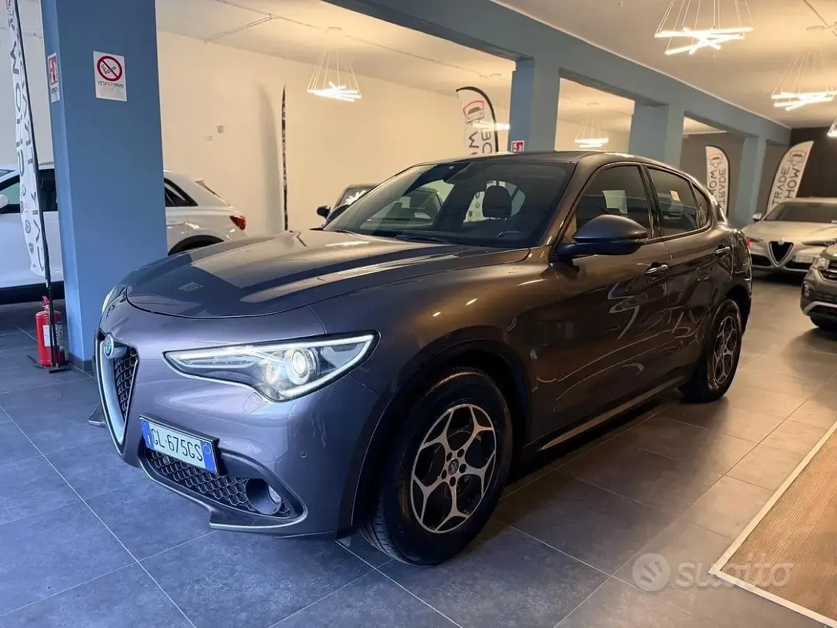 Käytetty Alfa Romeo Stelvio Business 190 HP (139 kW) 2022 Harmaa Katumaasturi