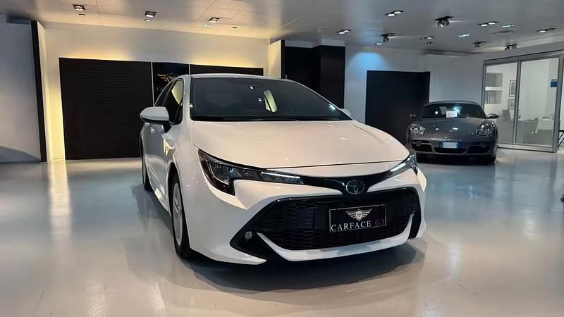 Usata Toyota Corolla Active 153 CV (112 kW) 2021 Bianco Berlina