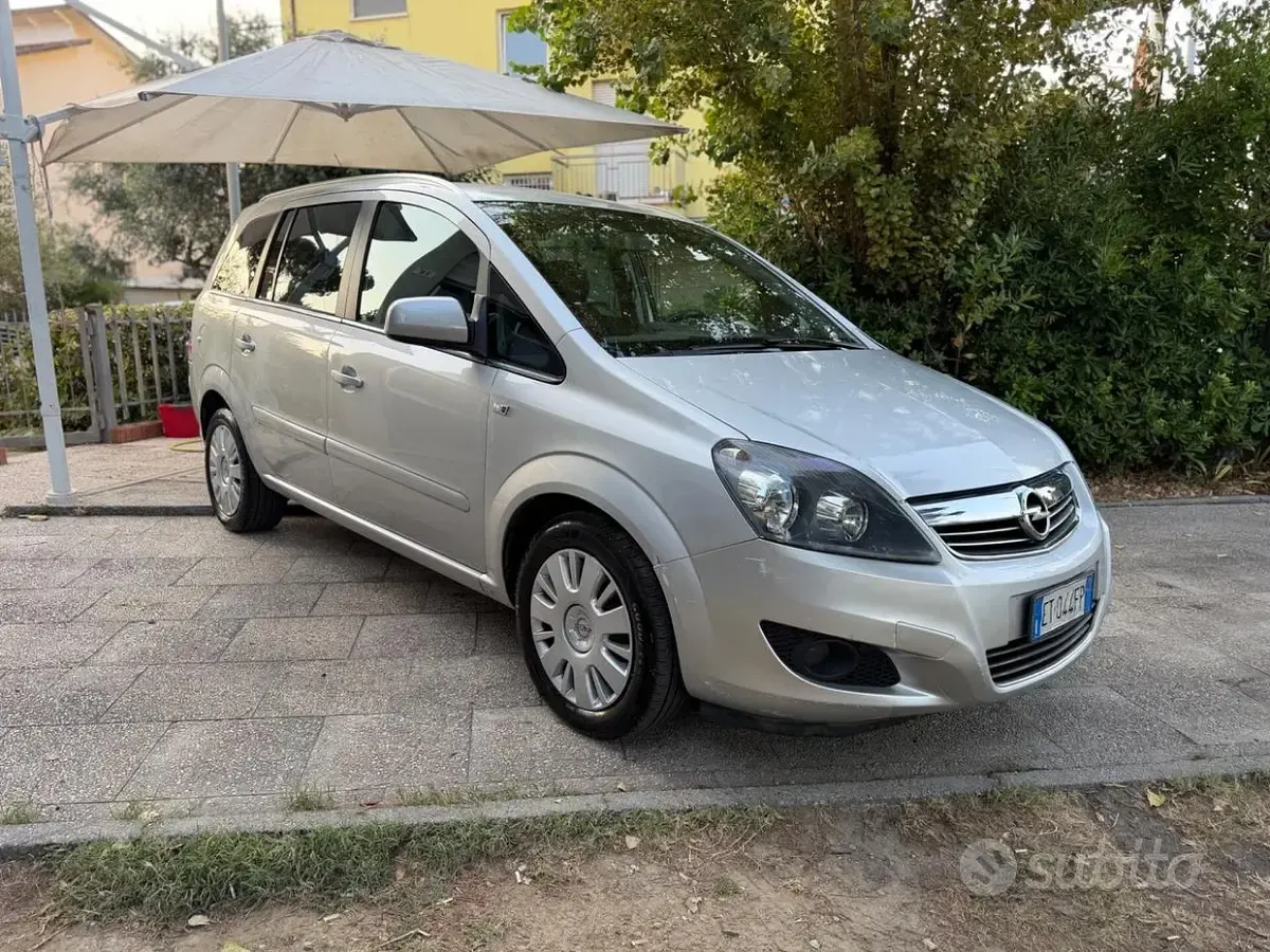 Usata Opel Zafira 150 CV (110 kW) 2013 Grigio Monovolume