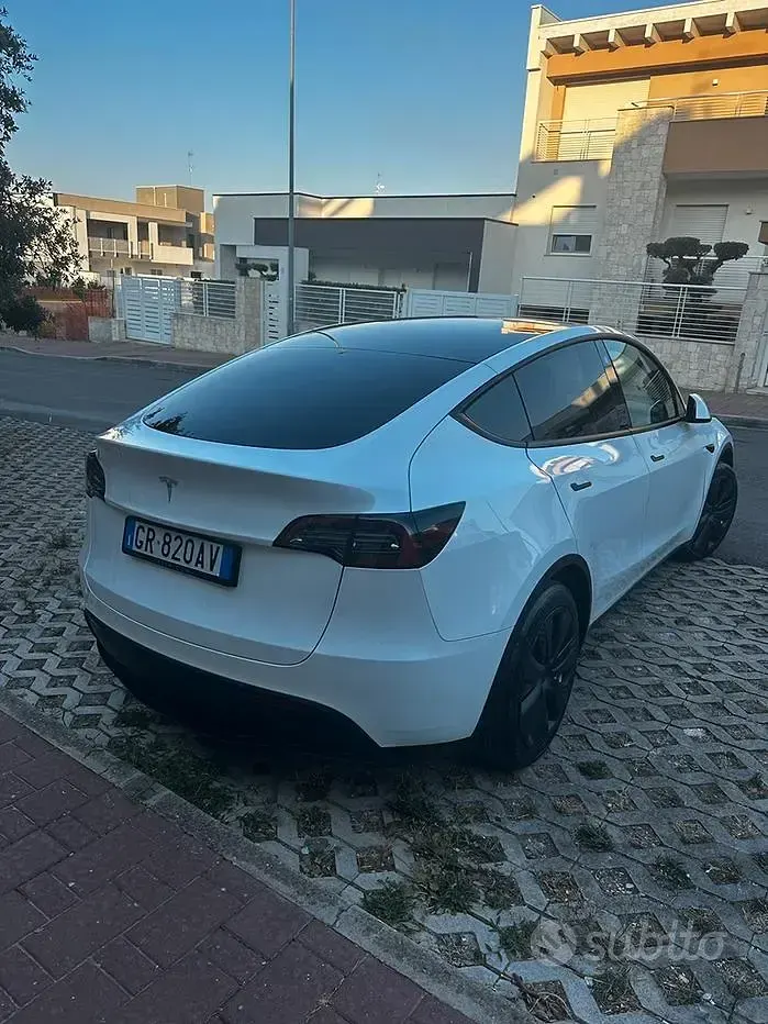 Usata Tesla Model Y RWD 125 kW (170 CV) 2023 Bianco SUV