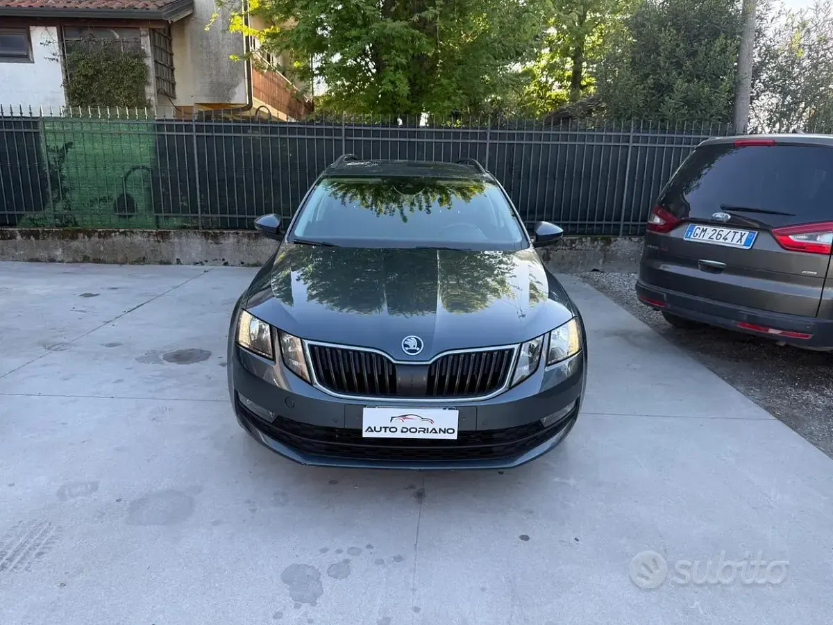 Gebraucht Skoda Octavia Style 131 PS (96 kW) 2019 Blau Kombi