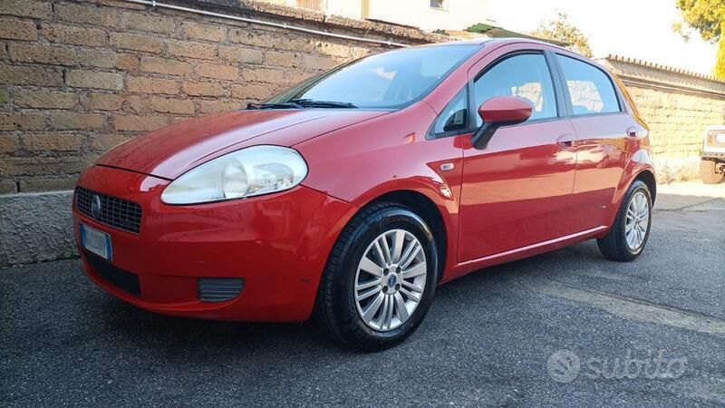Usata Fiat Grande Punto Active 75 CV (55 kW) 2007 Rosso Utilitaria