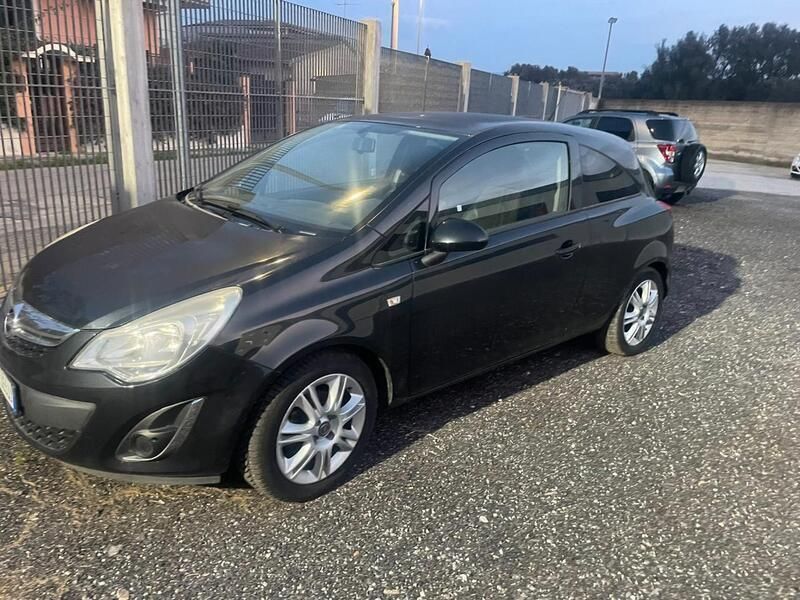 Nero Usata 2012 Opel Corsa Tre volumi | 3900 € (Ottimo prezzo) - Immagine 1/4