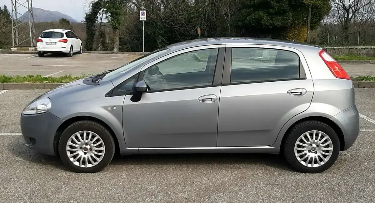 Usata Fiat Grande Punto Active 77 CV (56 kW) 2005 Argento Utilitaria
