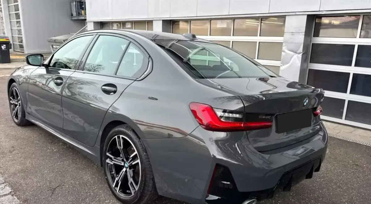 Usata BMW 318 M Sport 156 CV (114 kW) 2025 Grigio Berlina