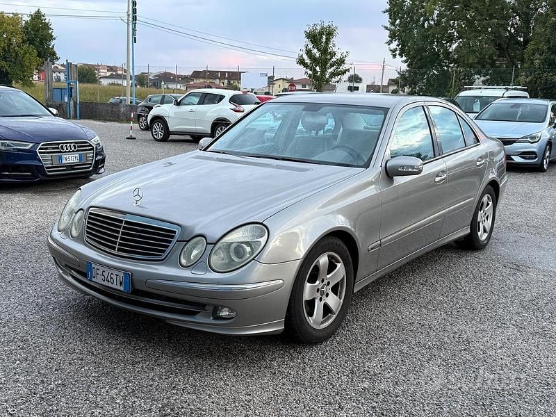 Usata Mercedes E280 Avantgarde 204 CV (150 kW) 2006 Grigio Berlina