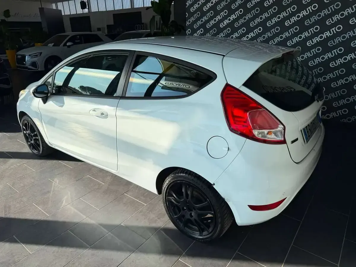 Usata Ford Fiesta Titanium 75 CV (55 kW) 2013 Other Berlina