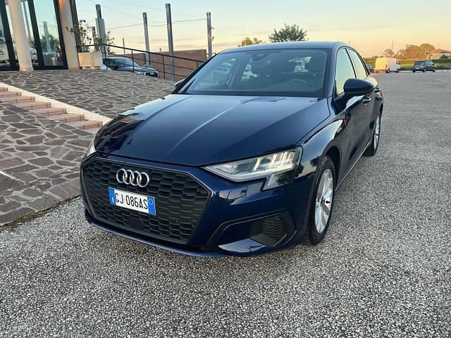 Blu Usata 2022 Audi A3 Business Tre volumi | 22.400 € (Buon prezzo) - Immagine 1/4