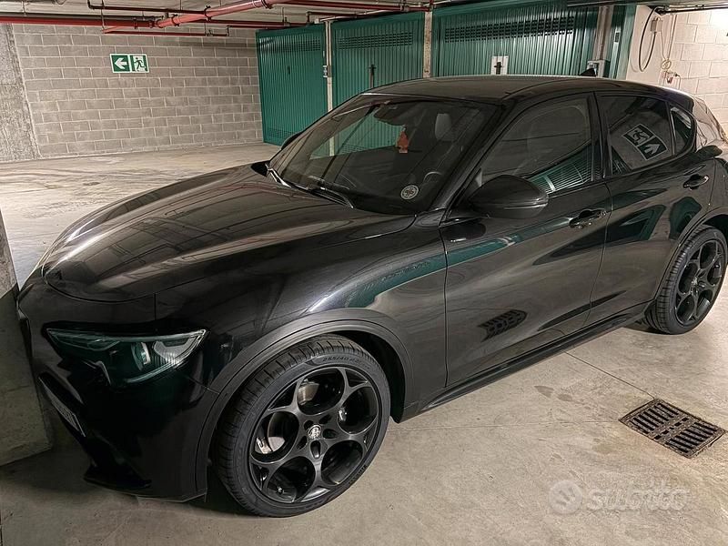 Nero Usata 2022 Alfa Romeo Stelvio Estrema SUV | 40.000 € (Molto cara) - Immagine 1/4
