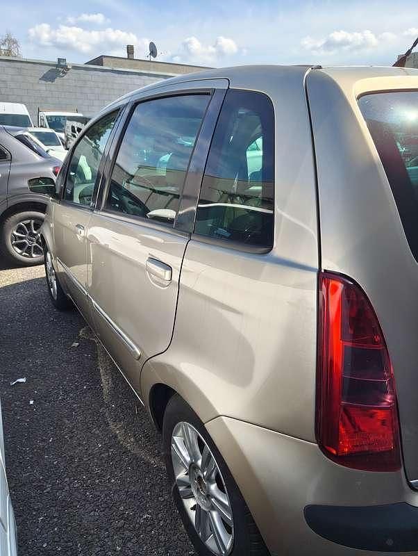 Usata Lancia Musa 95 CV (69 kW) 2006 Beige Monovolume