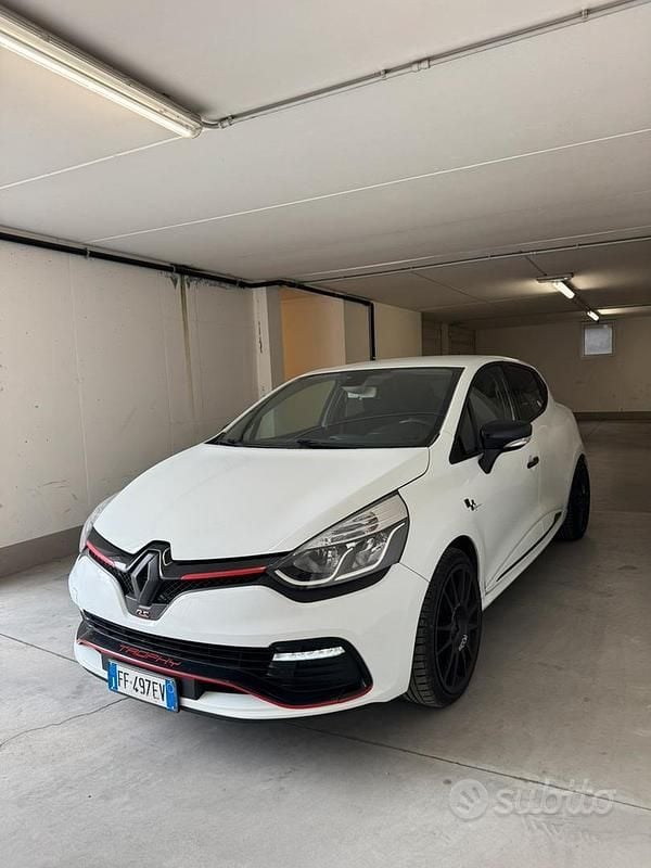 Usata Renault Clio IV Trophy 220 CV (161 kW) 2016 Berlina