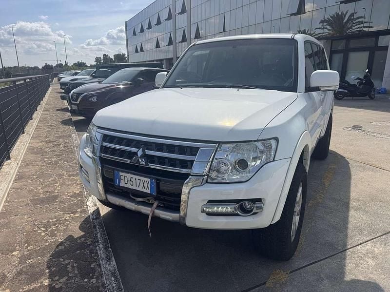 Bianco Usata 2016 Mitsubishi Pajero Intense SUV | 22.000 € (Buon prezzo) - Immagine 1/4