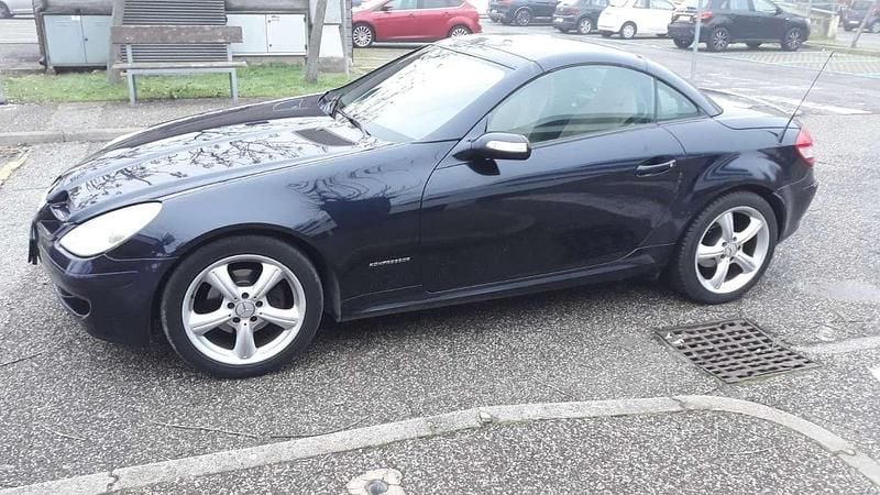 Usata Mercedes SLK200 163 CV (119 kW) 2006 Blu/azzurro Cabrio