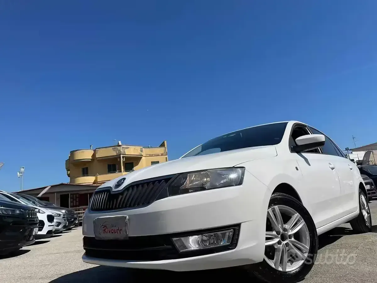 Usata Skoda Rapid Ambition 75 CV (55 kW) 2014 Bianco Utilitaria