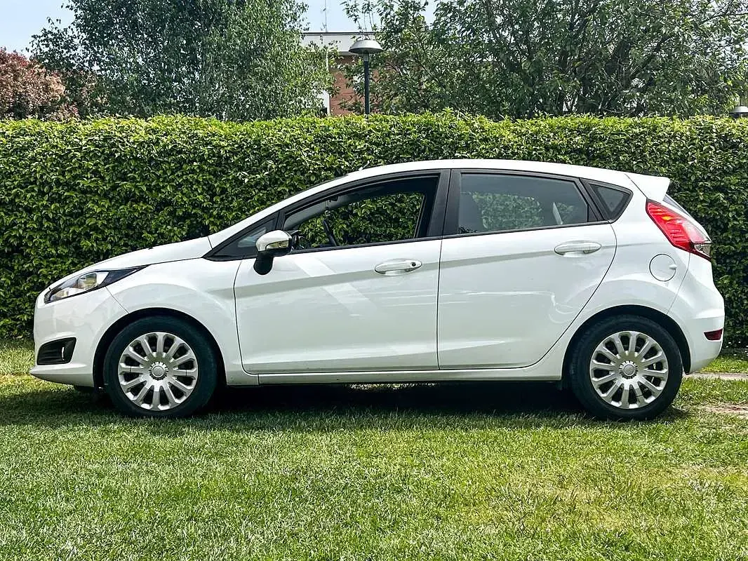 Second-hand Ford Fiesta Titanium 75 CP (55 kW) 2015 Alb Hatchback